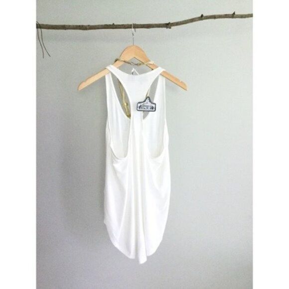 𝅺WHITE Tank Top with Curved Slit Hem - Picture 5 of 6